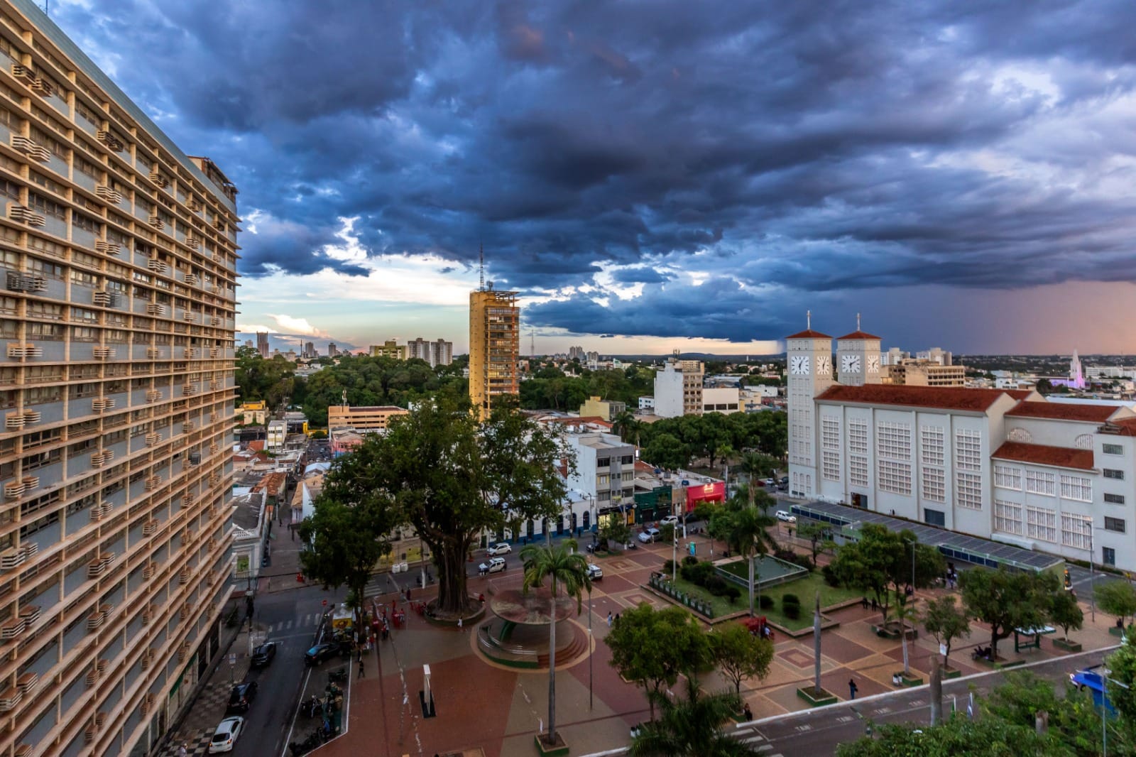 Abilio lamenta morte de idosa que caiu de prédio na frente da prefeitura de Cuiabá