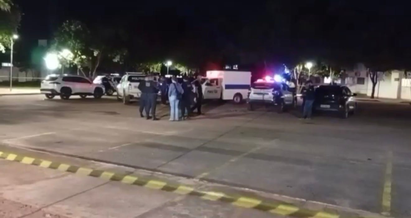 Bebê morre após ser deixado dentro de carro em estacionamento de universidade em MT