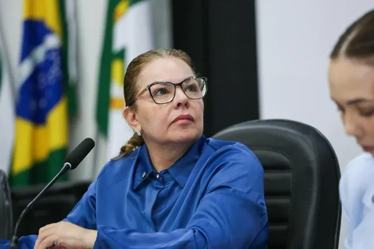 Câmara de Cuiabá aprova projeto de Paula Calil sobre combate à otite crônica