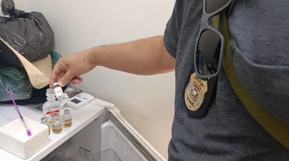 Polícia Civil prende enfermeira por exercício ilegal da medicina e comercialização de medicamentos irregulares