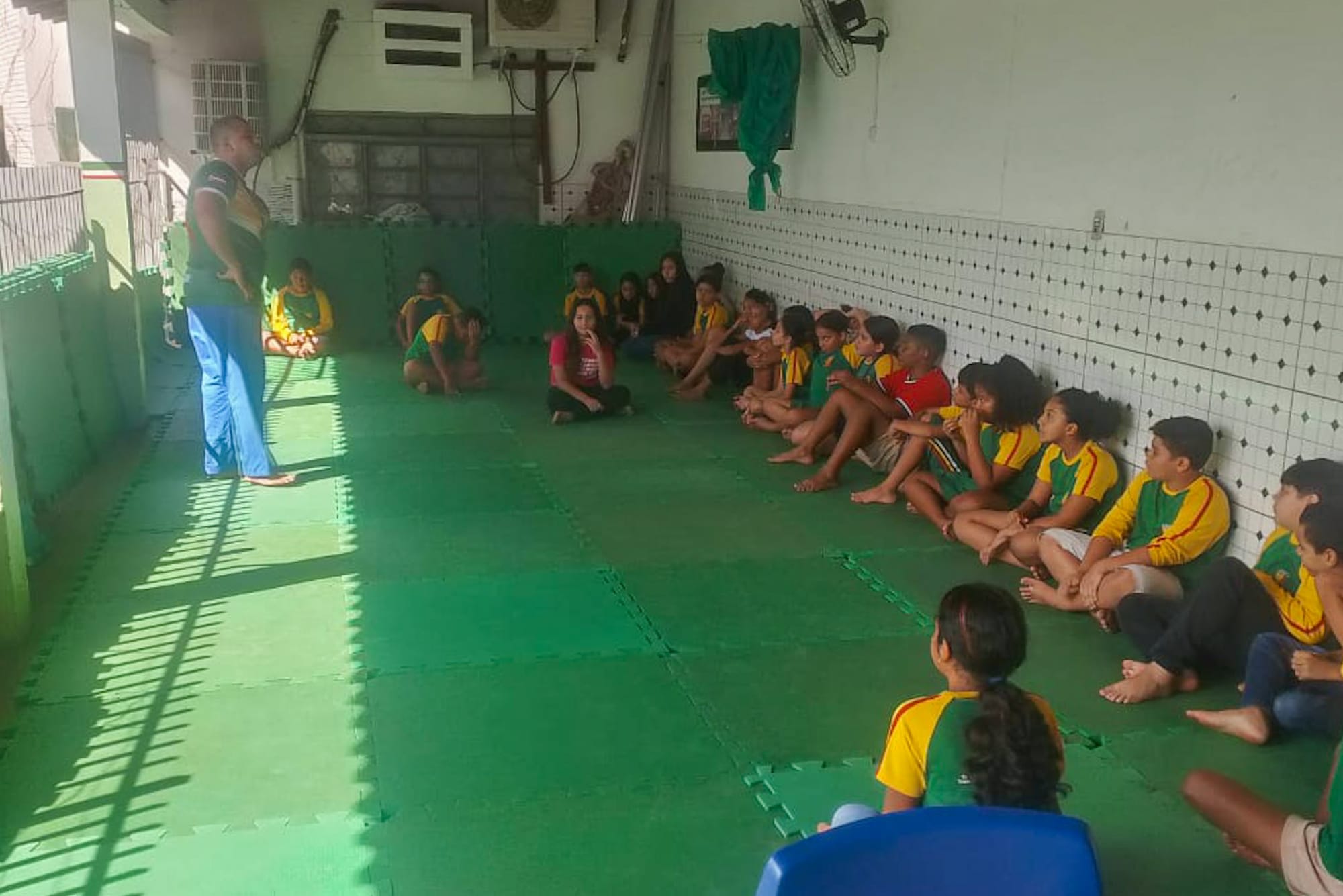 Alunos da rede municipal participam de aulas de artes marciais em Várzea Grande
