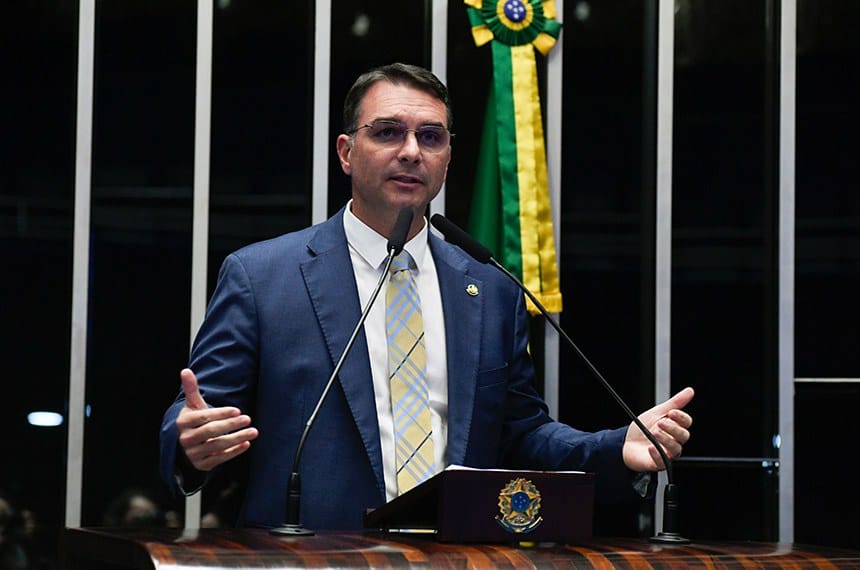 Flávio Bolsonaro sobe o tom e anuncia força-tarefa contra facções criminosas no Brasil