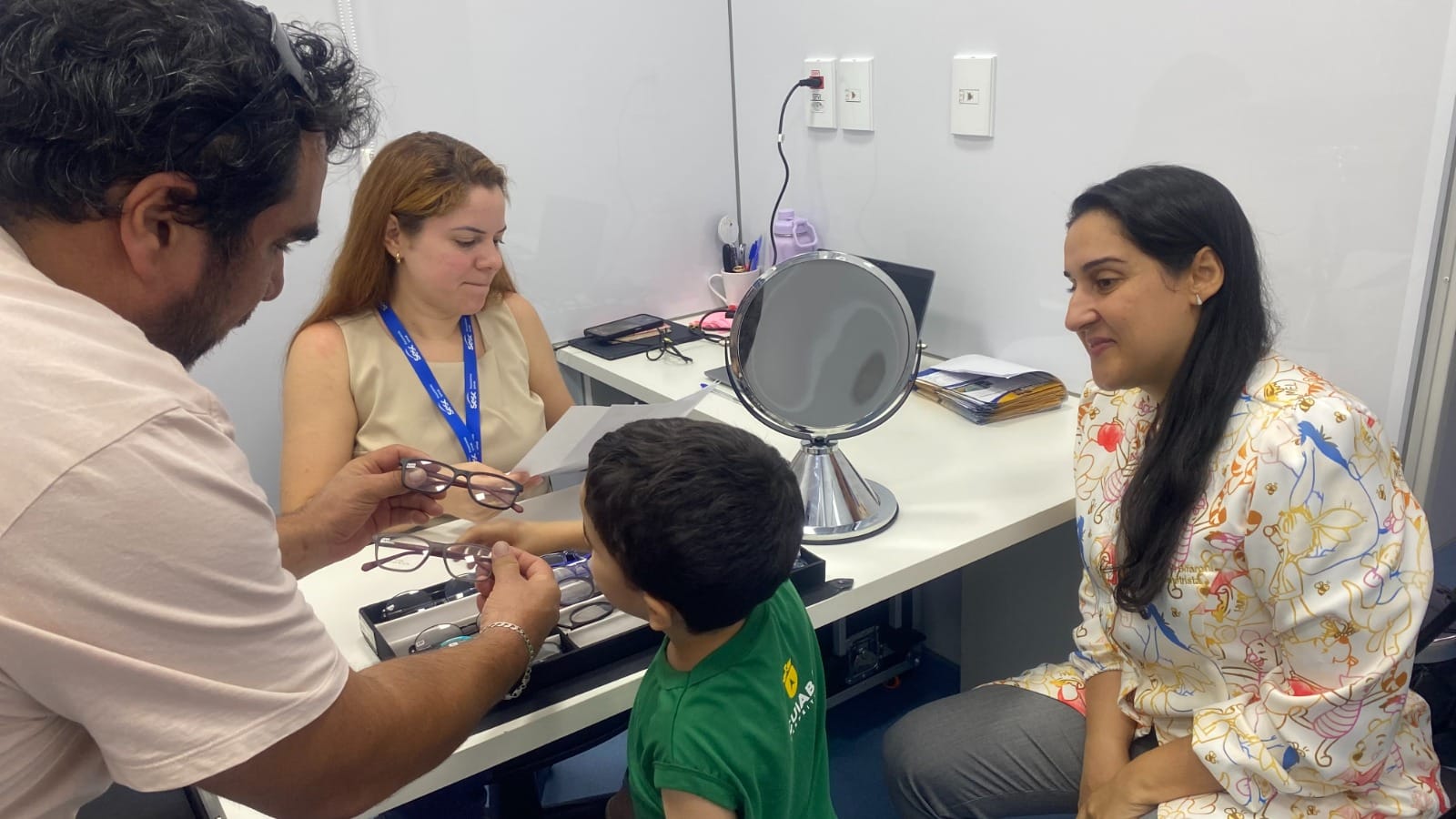 Mais de 250 alunos da rede municipal de Cuiabá recebem indicação de óculos pelo Sesc Saúde Visão