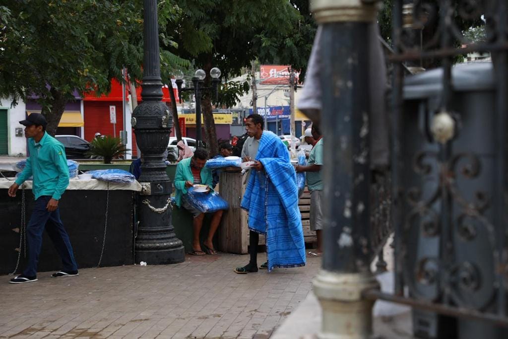 Setasc intensifica ações no período de frio e entrega marmitex e cobertores