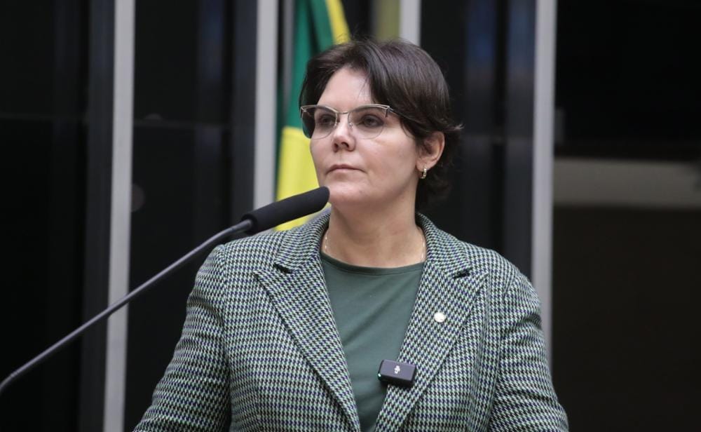 "Mulher é quem nasceu biologicamente feminina", dispara cel. Fernanda