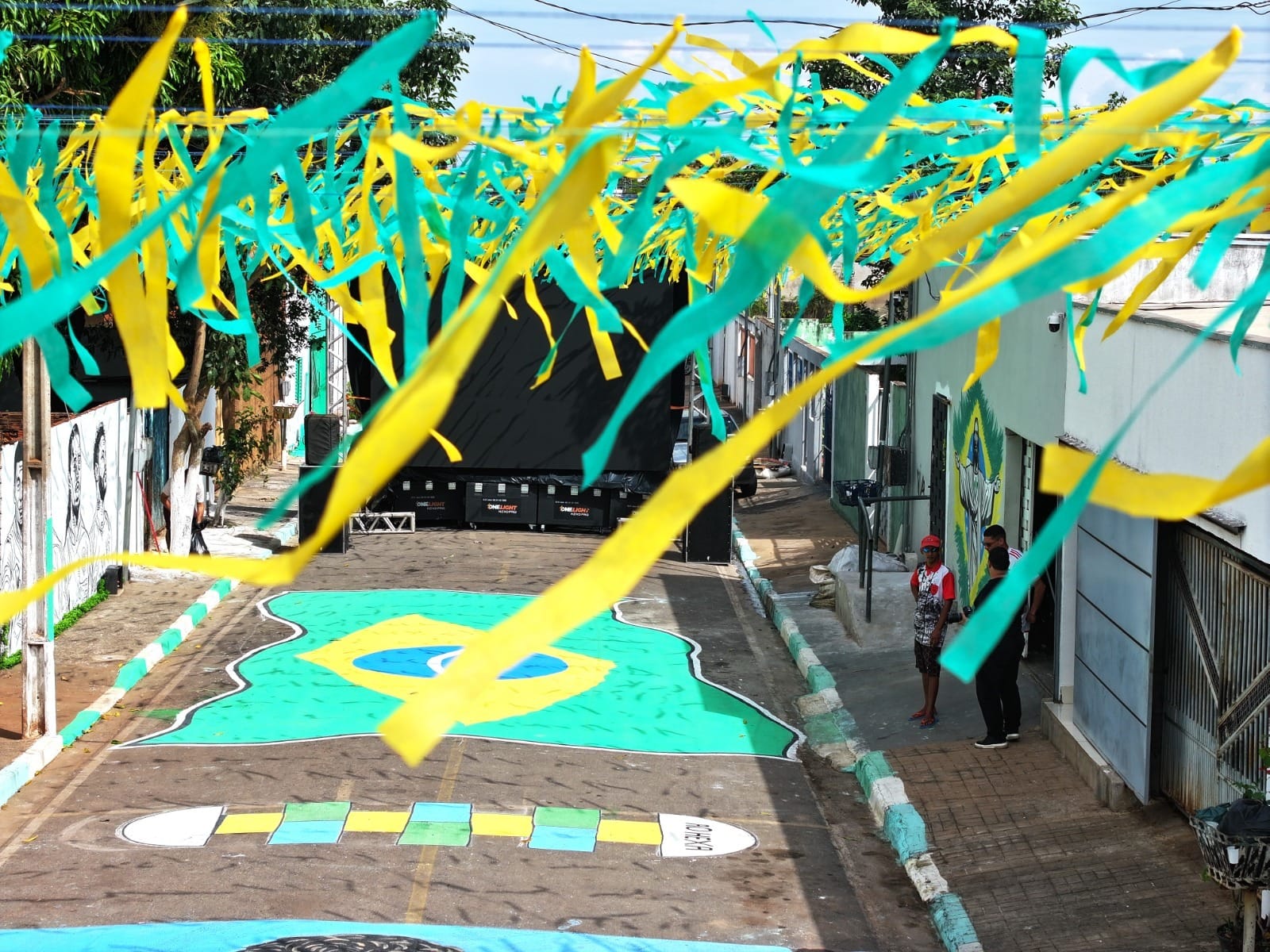 Campanha que instala telões para os jogos da Copa em ruas decoradas abre nova votação em Cuiabá