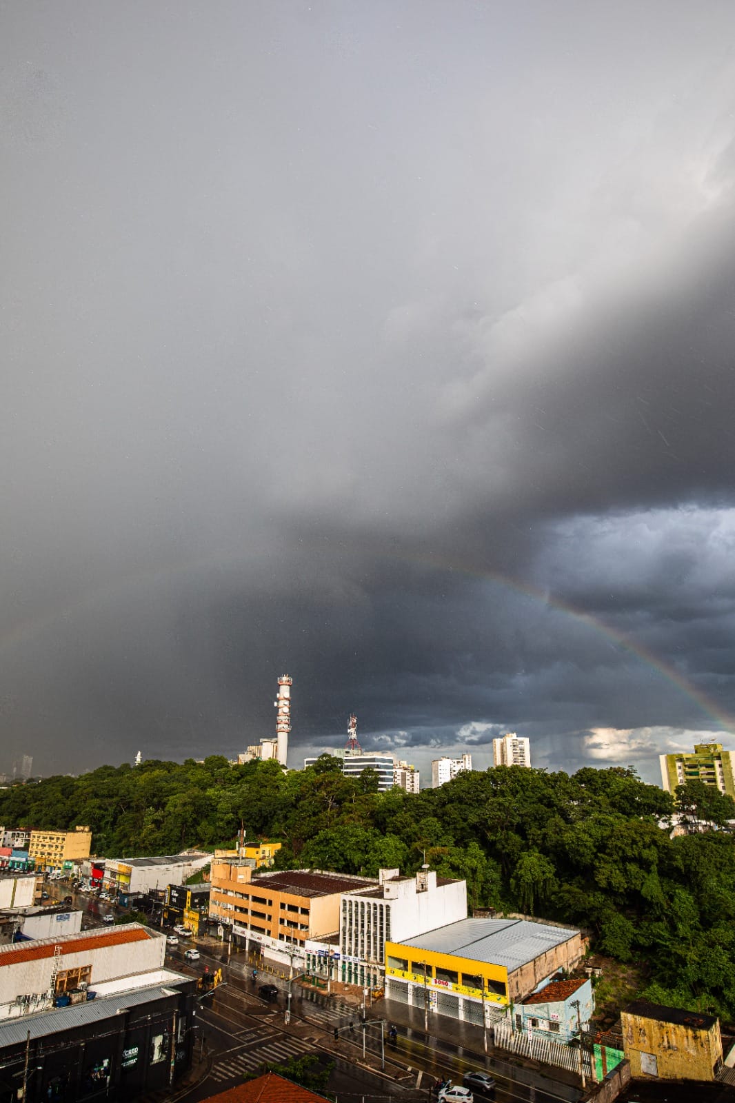 Alerta de tempestade e granizo coloca Cuiabá em atenção nesta quarta e quinta-feira