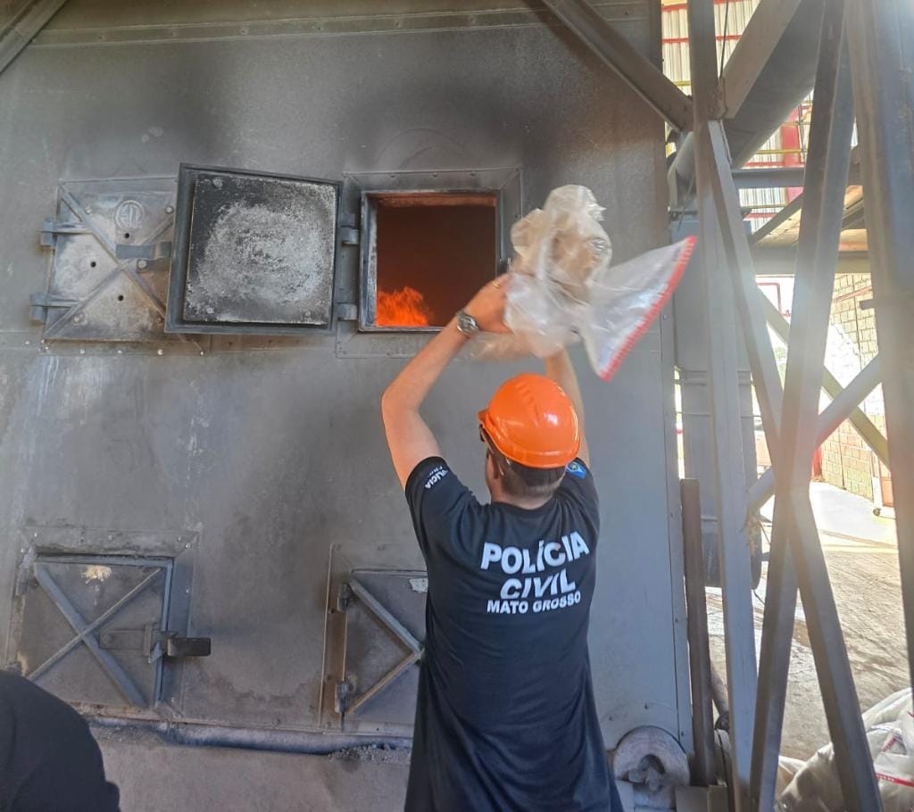 Polícia Civil incinera três toneladas de drogas apreendidas em MT