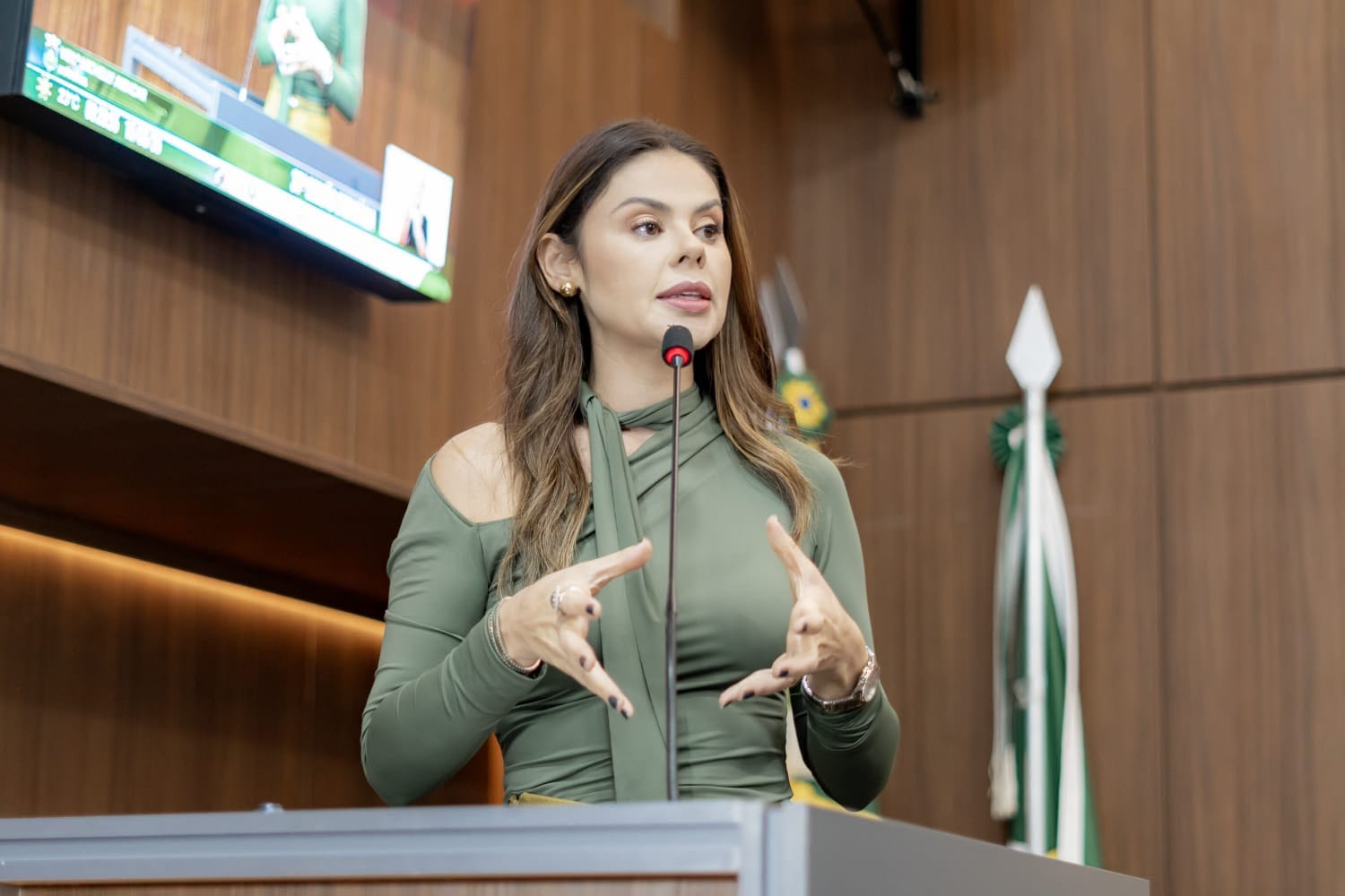 "Você deixaria sua filha lutar com um atleta trans?", questiona Michelly após decisão do TJ