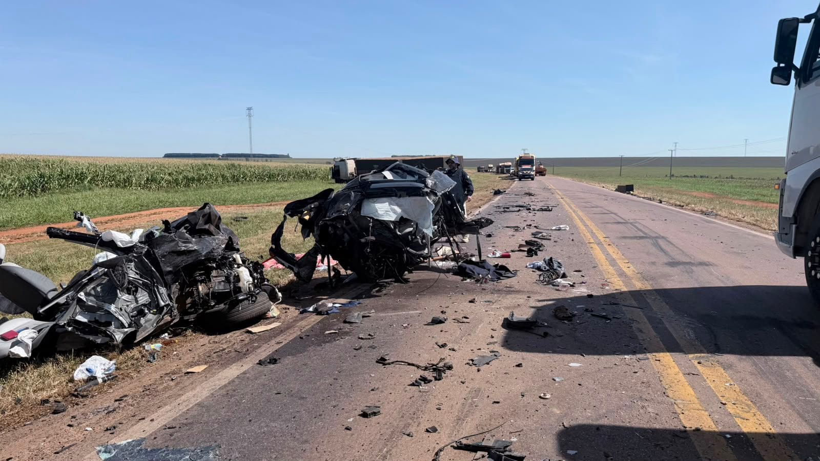 Casal morre em colisão entre carro e caminhão na BR-364 em Pedra Preta