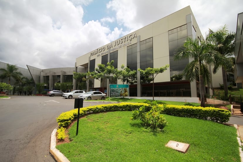 Justiça mantém devolução de benefício de R$ 8 mil pago a servidores do TJMT