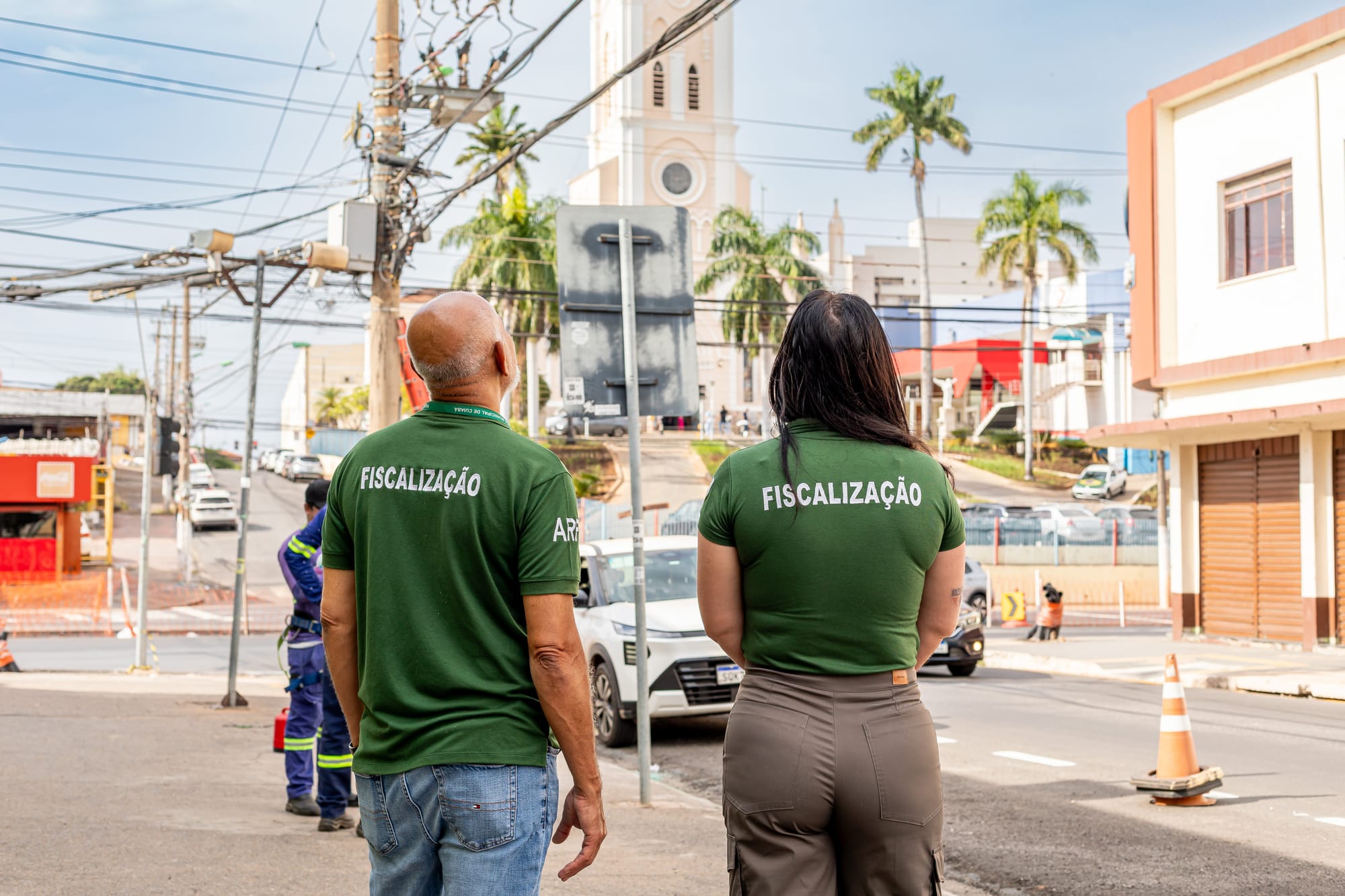 Operação retira 500 quilos de cabos irregulares da Avenida Dom Bosco
