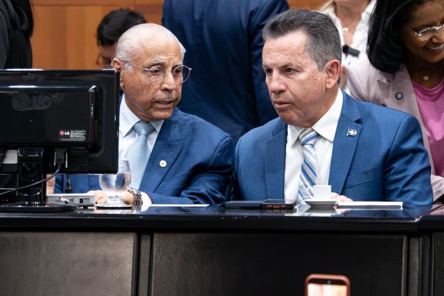 Mauro Mendes rebate críticas de Júlio Campos e pede provas compra de votos