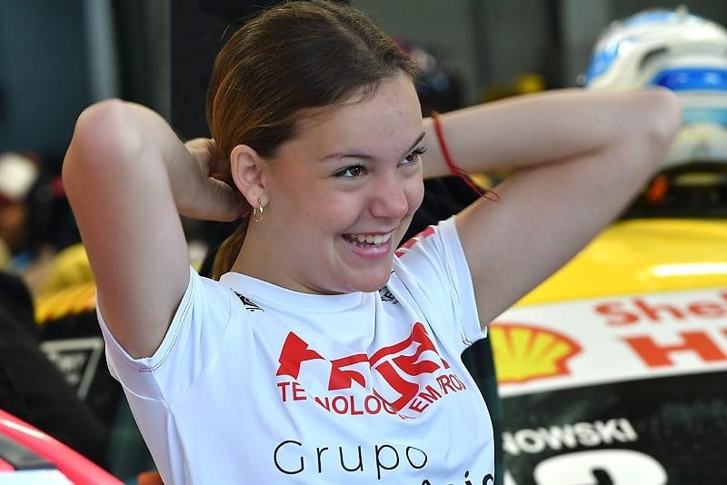 Menina de 16 anos estreia em Cuiabá na disputa pelo título da Super Feminina