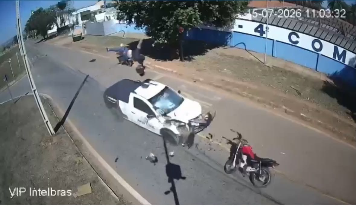 Entregadora morre após colisão frontal com picape