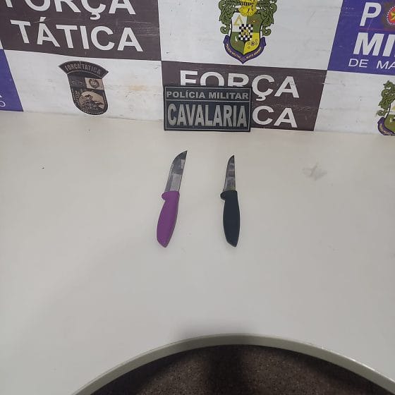 Homem agride esposa, dá cabeçada na filha e faz as duas reféns com facas de cozinha