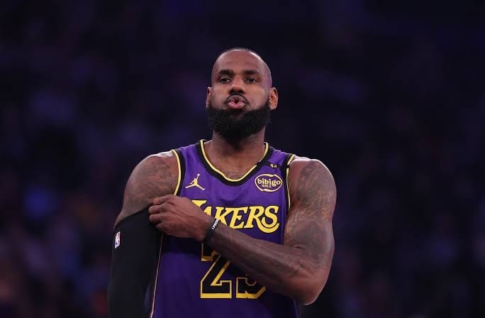 LeBron James escolhe o Philadelphia 76ers e inicia novo capítulo na NBA