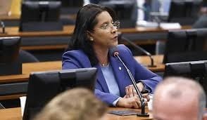 Lei que autoriza spray de pimenta para mulheres ganha destaque