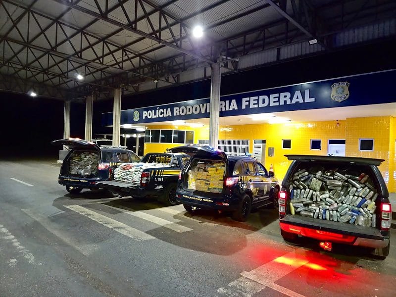 Caminhoneiro é preso com quase 2,5 toneladas de skunk, cocaína e pasta base em MT