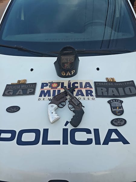 Dupla é presa após ataque a tiros e PM acha revólver em máquina de lavar