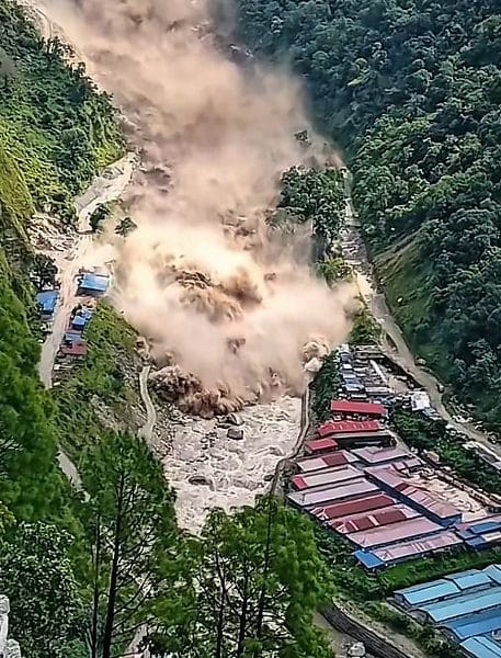 China alerta para alto risco de rompimento de barragem perto do Nepal