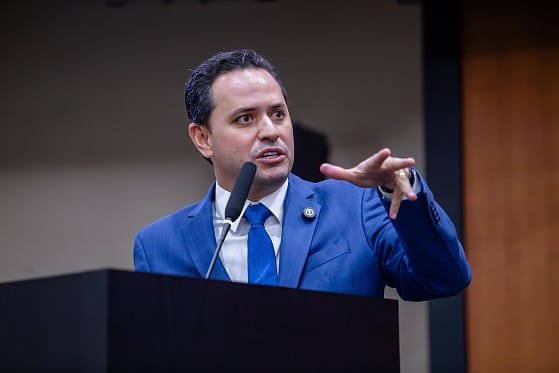 Diego Guimarães tem três dias para explicar mudança de branco para pardo ao TRE