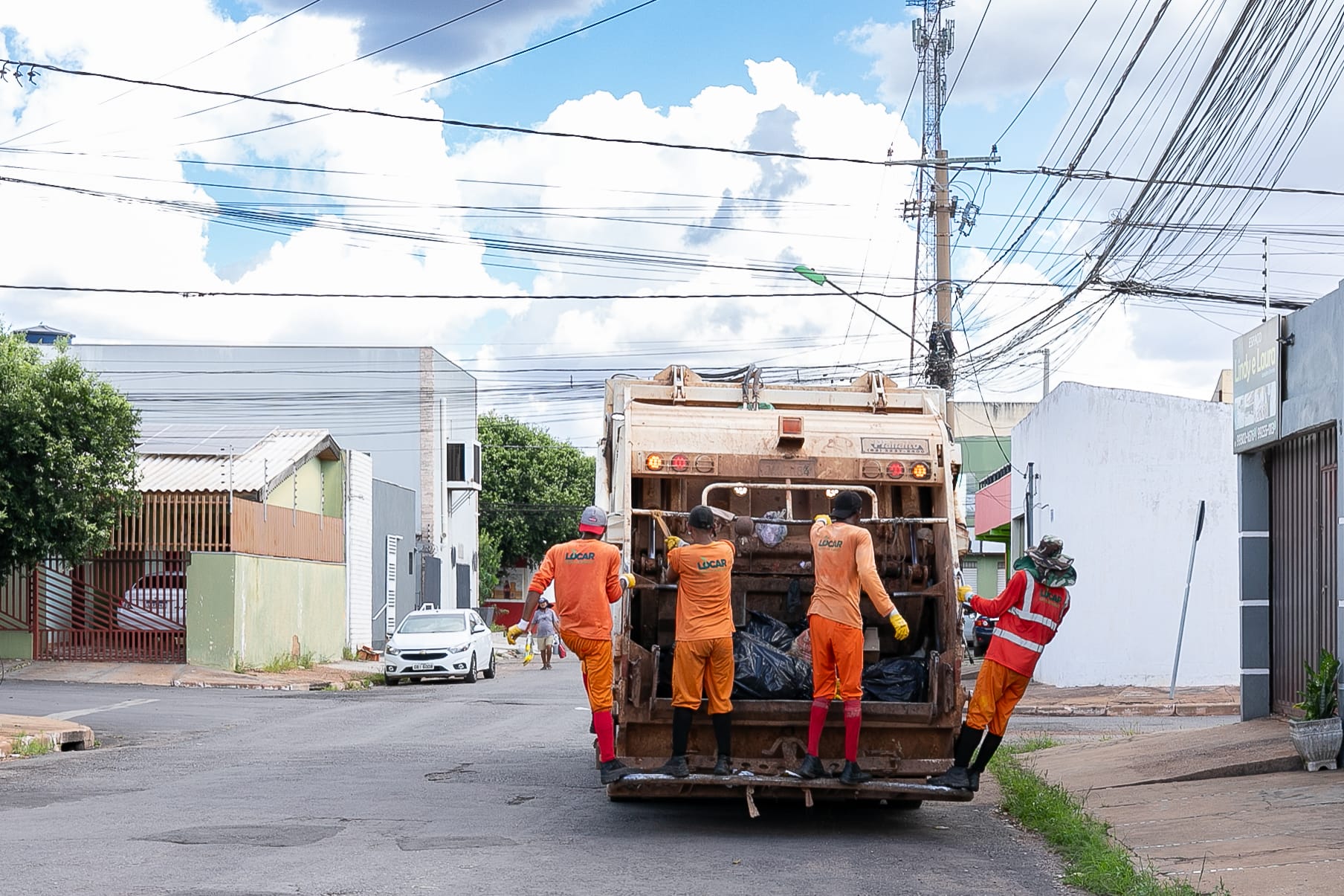 Cuiabá reforça coleta de lixo e garante serviço normal nesta segunda-feira