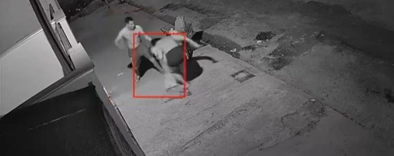 Homem agride mulher com bebê no colo e é encontrado morto com tiro na cabeça