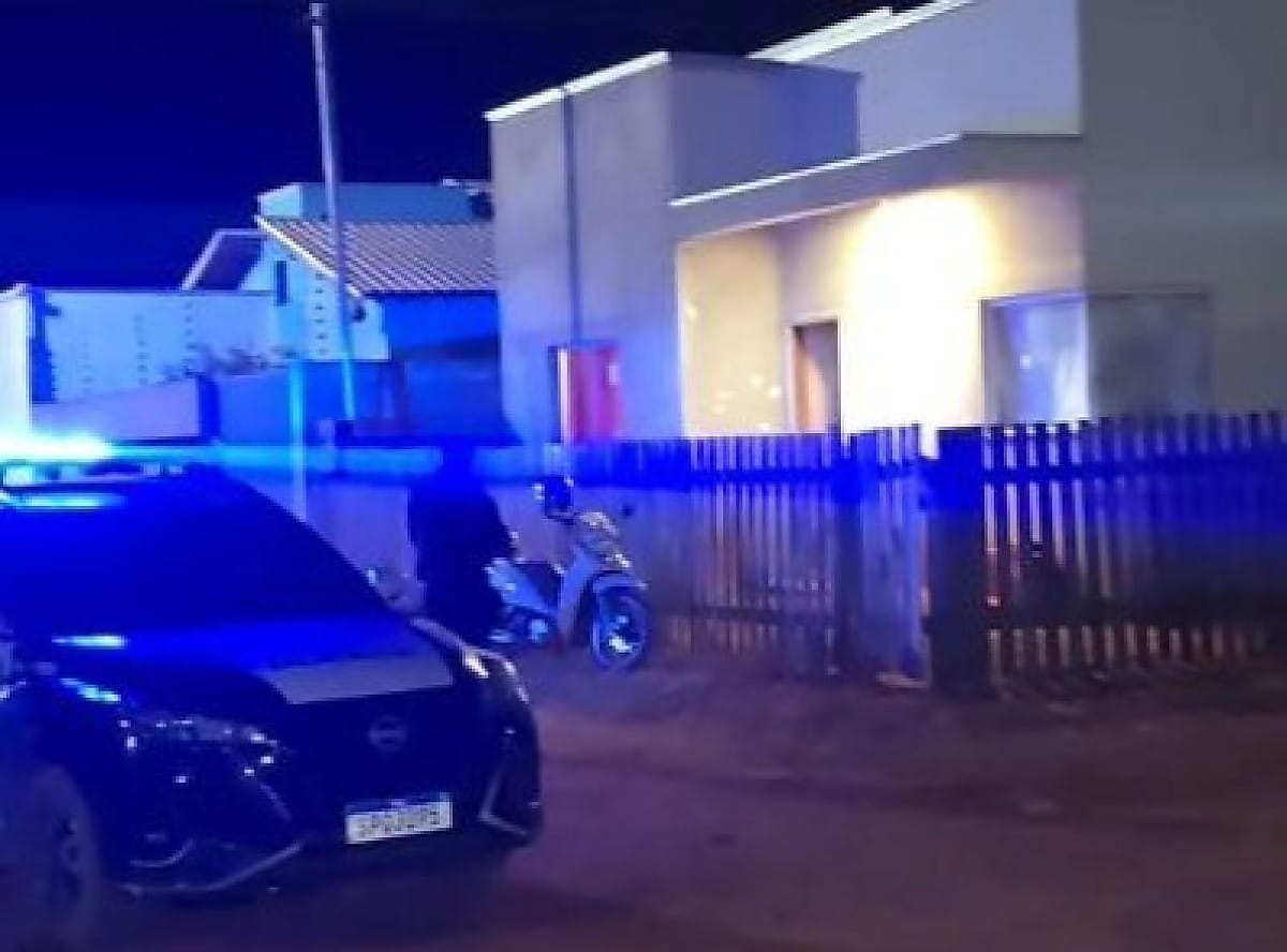 Criminoso arromba casa e executa homem a tiros na frente da esposa