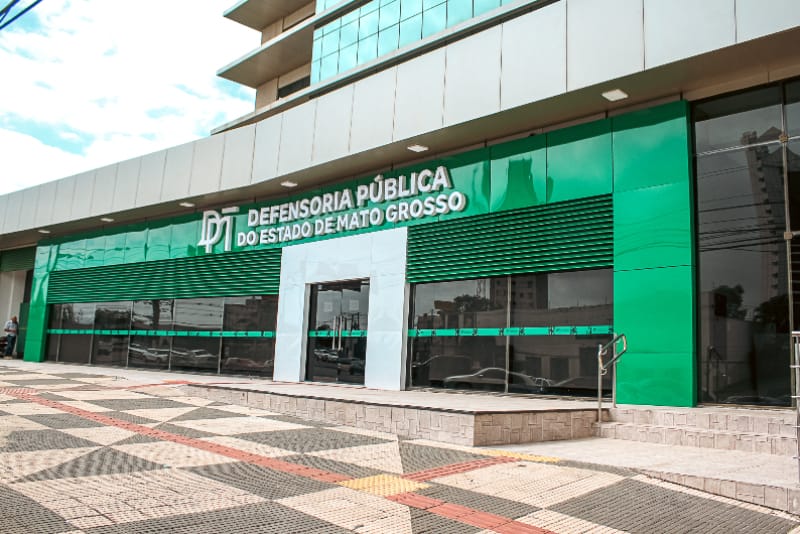 Defensoria garante tratamento urgente para bebê com malformação na coluna e pés tortos