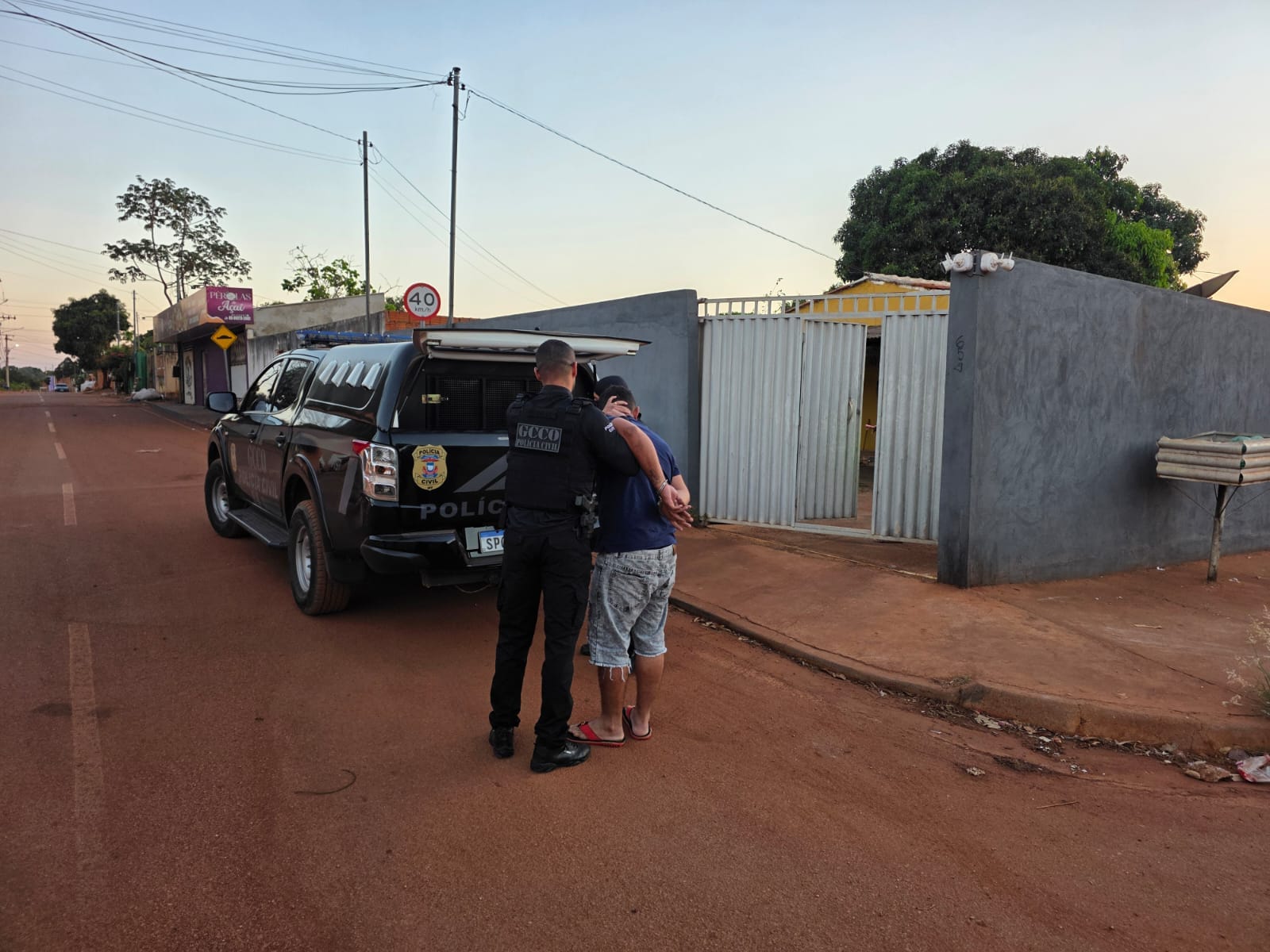 Polícia deflagra operação contra envolvidos em roubo à motorista de caminhão