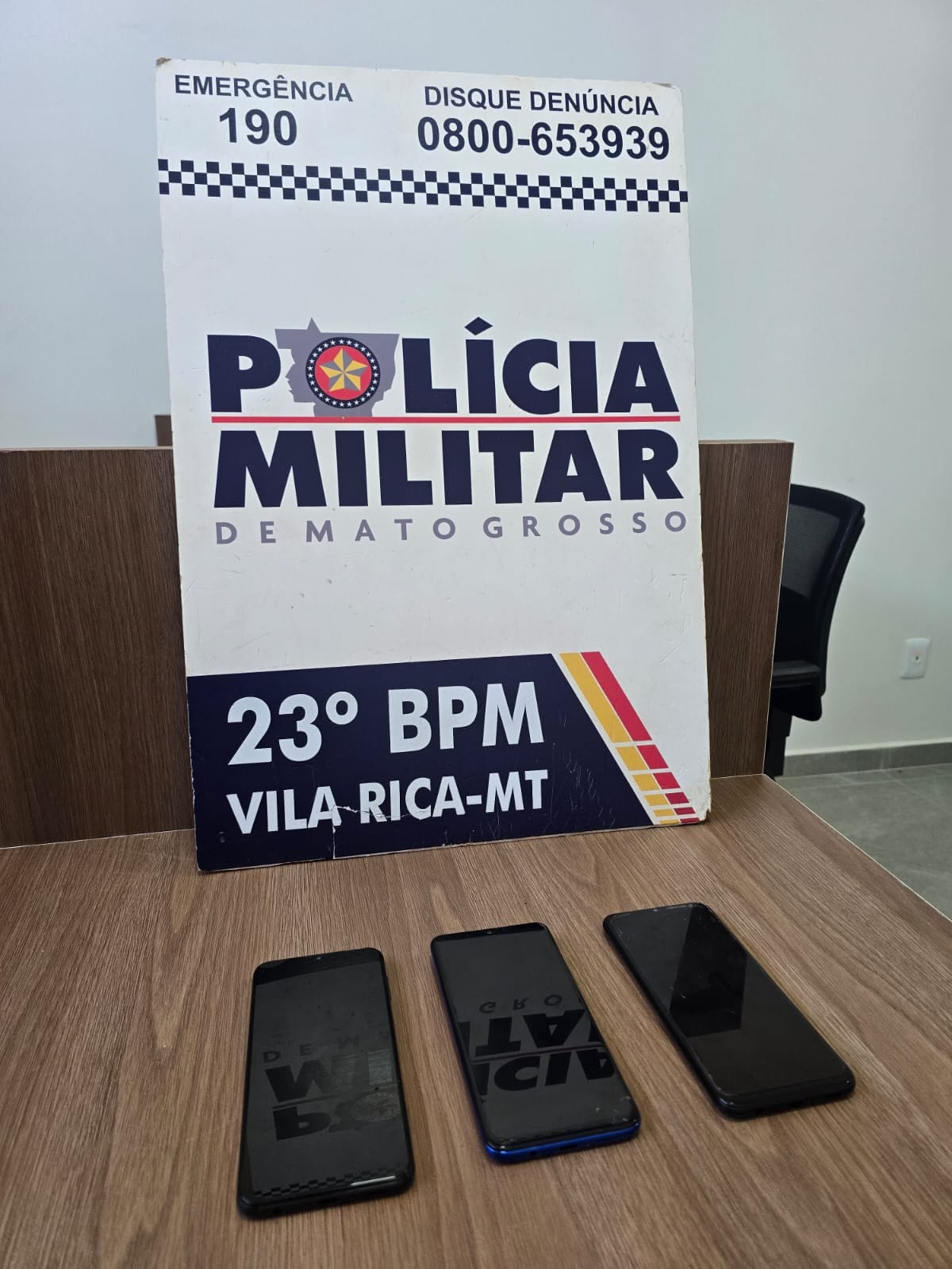 Polícia Militar prende três homens por armazenamento de pornografia infantil em celular