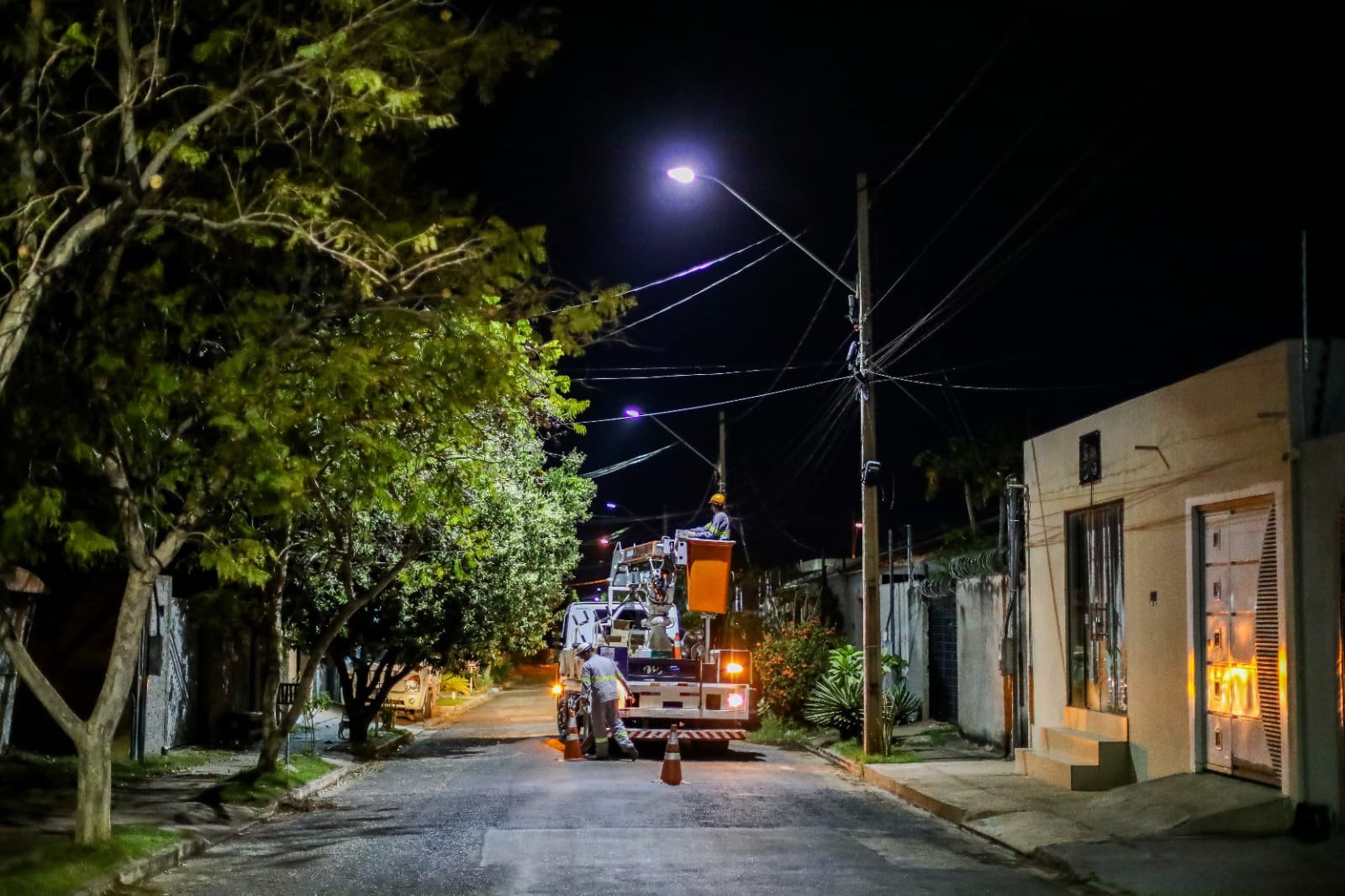 Cuiabá troca 681 pontos de iluminação por LED no Santa Terezinha