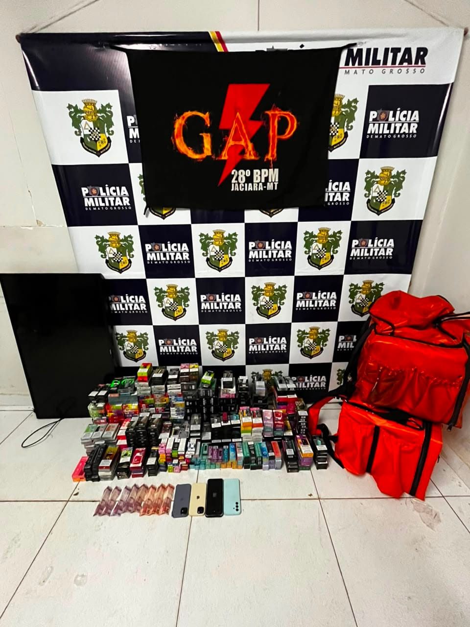 Polícia Militar apreende 668 cigarros eletrônicos e prende dois faccionados em Jaciara