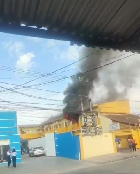 Fogo se espalha e atinge três quitinetes no Grande Terceiro