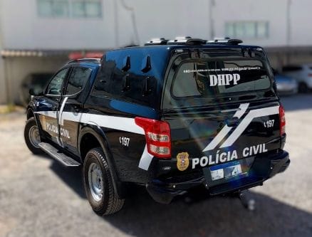 Mãe que deixou bebê em lixeira é identificada e diz ter agido em desespero