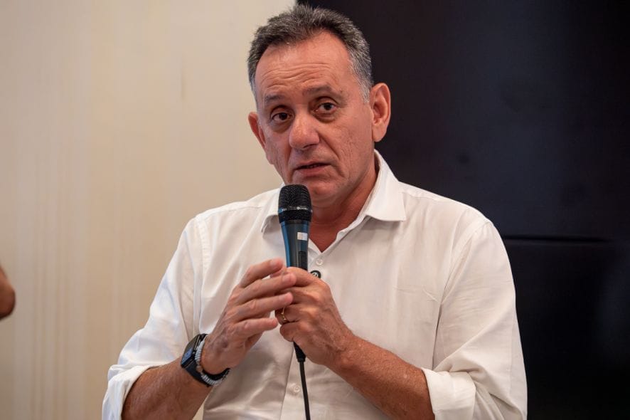 Leitão diz que almoço reuniu lideranças para discutir candidatura de Flávio Bolsonaro