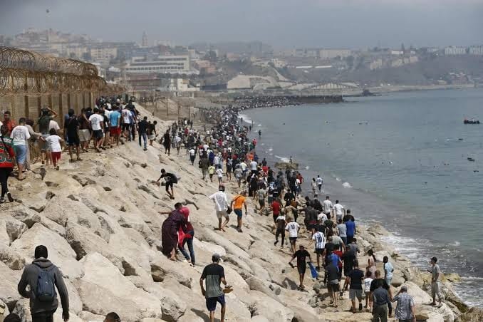 Marrocos culpa fake news e tráfico por onda migratória em Ceuta; Espanha aponta mais de 70 mortes