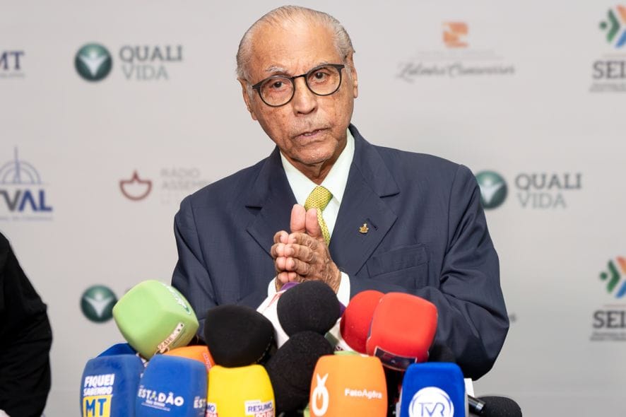 Júlio Campos chama segurança e manda sindicalista deixar saguão da Assembleia