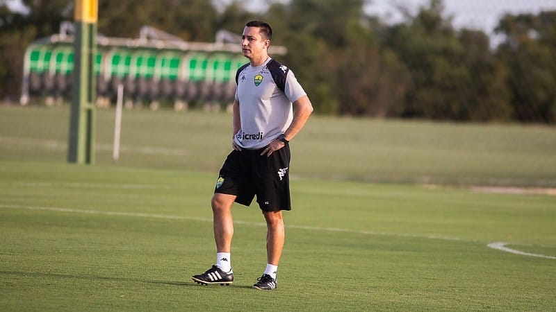 Técnico revela que 11 jogadores do Cuiabá tiveram gastroenterite antes de derrota para o CRB