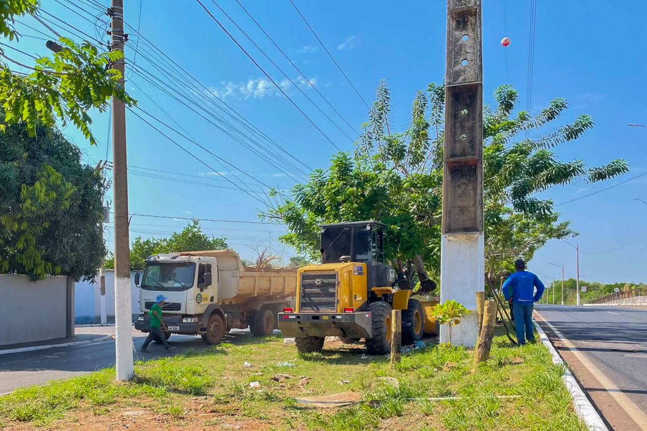 Mutirão reúne cerca de 50 trabalhadores para reforçar limpeza em Várzea Grande