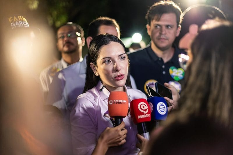Justiça manda retirar vídeo de IA com Janaína Riva dançando com o pai