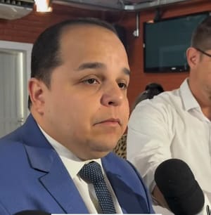 Defesa de Flávia Moretti diz que comissão é irregular e nega uso político de slogan