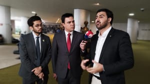 Emanuelzinho defende fim da escala 6×1 e é rebatido por Kim Kataguiri; PEC de “inócua”