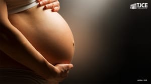 Justiça mantém decisão contra plano que negou assistência de enfermeira obstétrica em parto