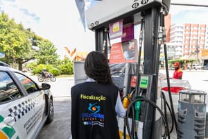 Procon de Cuiabá notifica 151 postos de combustíveis em Cuiabá para explicar aumento de preços