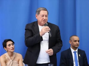 Prefeito do PL é cassado escândalo com servidores, casas populares e obra de estátua de Jesus