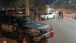 Lei Seca fiscaliza 930 veículos e prende 93 condutores por embriaguez ao volante