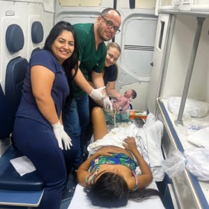 bebê nasce dentro de ambulância durante transferência em Cuiabá