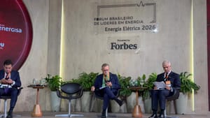 Wellington Fagundes reforça defesa de energia de qualidade e infraestrutura em evento do setor
